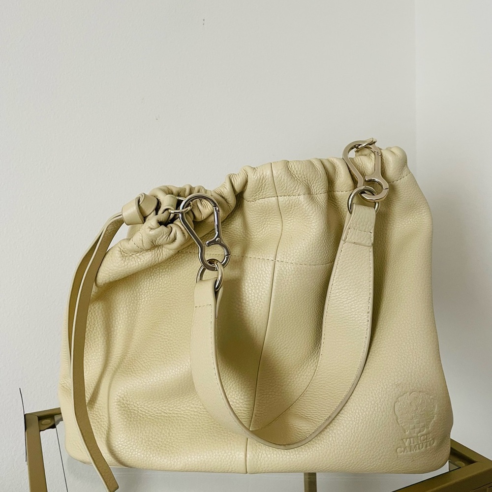 Like new !Vince Camuto Tan Shoulder Bag 🤍🩶✨💫